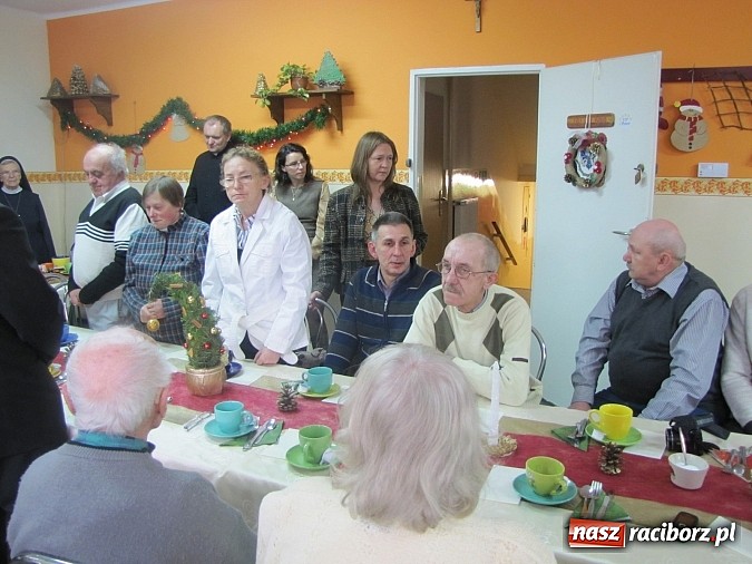 Zdjęcie w galerii na portalu naszraciborz.pl: Spotkanie opłatkowe w DDPS Iskierka wiadomości z regionu