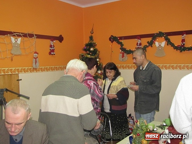 Zdjęcie w galerii na portalu naszraciborz.pl: Spotkanie opłatkowe w DDPS Iskierka wiadomości z regionu