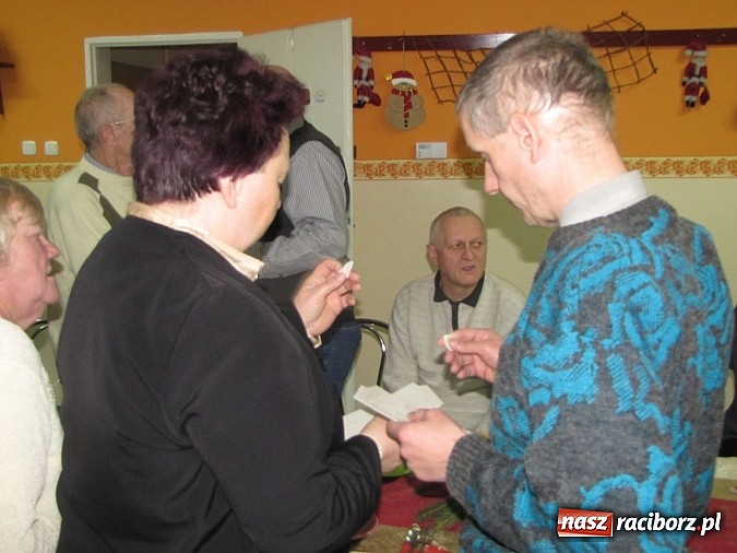 Zdjęcie w galerii na portalu naszraciborz.pl: Spotkanie opłatkowe w DDPS Iskierka wiadomości z regionu