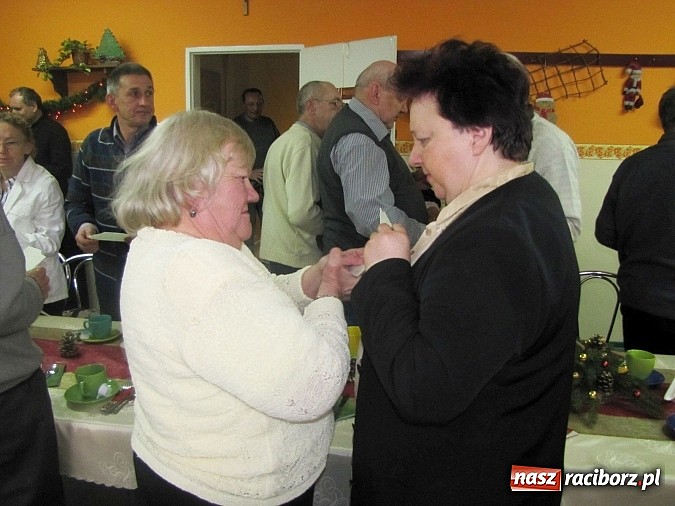 Zdjęcie w galerii na portalu naszraciborz.pl: Spotkanie opłatkowe w DDPS Iskierka wiadomości z regionu
