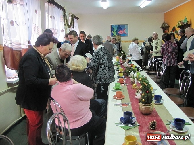 Zdjęcie w galerii na portalu naszraciborz.pl: Spotkanie opłatkowe w DDPS Iskierka wiadomości z regionu