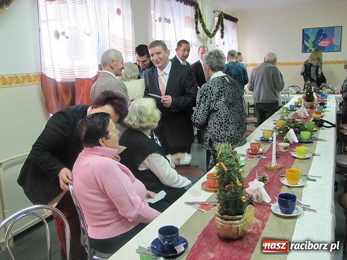 Zdjęcie w galerii na portalu naszraciborz.pl: Spotkanie opłatkowe w DDPS Iskierka wiadomości z regionu