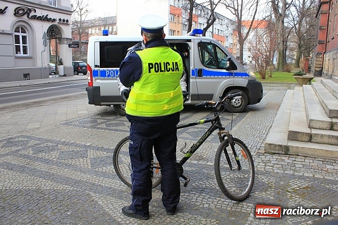 Zdjęcie w galerii na portalu naszraciborz.pl: Rowerzysta potrącił na pasach 68-latkę wiadomości z regionu