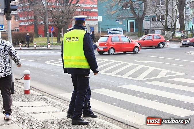 Zdjęcie w galerii na portalu naszraciborz.pl: Rowerzysta potrącił na pasach 68-latkę wiadomości z regionu