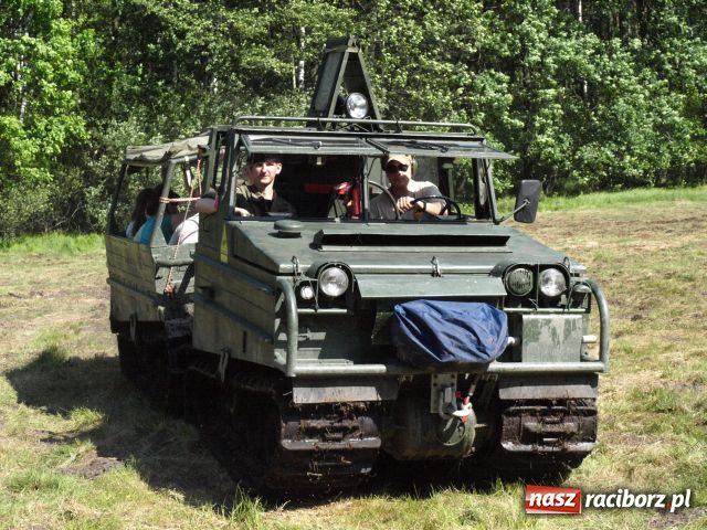 Zdjęcie w galerii na portalu naszraciborz.pl: Piknik militarny w Szymocicach wiadomości z regionu