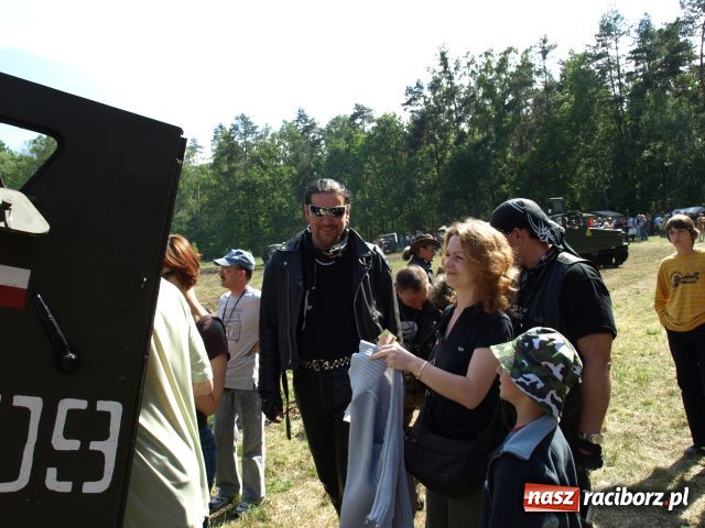 Zdjęcie w galerii na portalu naszraciborz.pl: Piknik militarny w Szymocicach wiadomości z regionu
