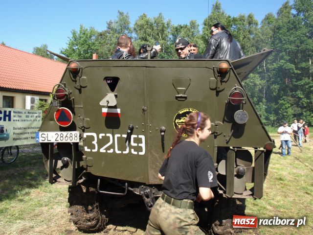 Zdjęcie w galerii na portalu naszraciborz.pl: Piknik militarny w Szymocicach wiadomości z regionu