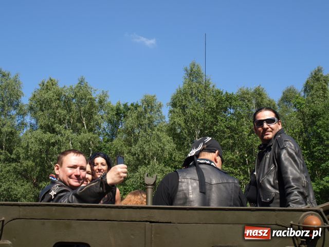 Zdjęcie w galerii na portalu naszraciborz.pl: Piknik militarny w Szymocicach wiadomości z regionu