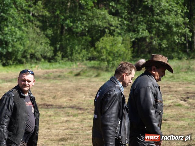 Zdjęcie w galerii na portalu naszraciborz.pl: Piknik militarny w Szymocicach wiadomości z regionu