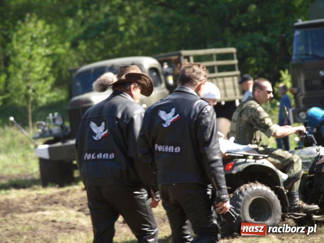 Zdjęcie w galerii na portalu naszraciborz.pl: Piknik militarny w Szymocicach wiadomości z regionu