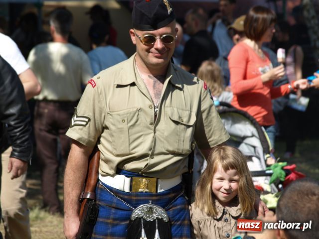 Zdjęcie w galerii na portalu naszraciborz.pl: Piknik militarny w Szymocicach wiadomości z regionu