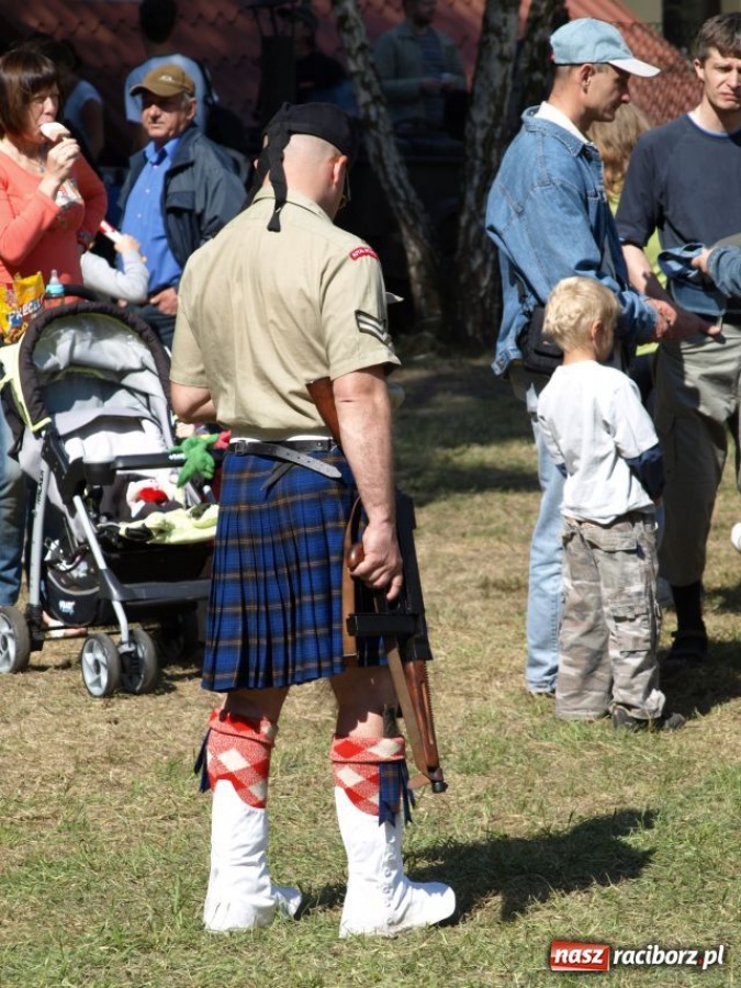 Zdjęcie w galerii na portalu naszraciborz.pl: Piknik militarny w Szymocicach wiadomości z regionu