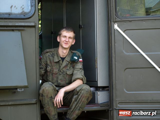 Zdjęcie w galerii na portalu naszraciborz.pl: Piknik militarny w Szymocicach wiadomości z regionu