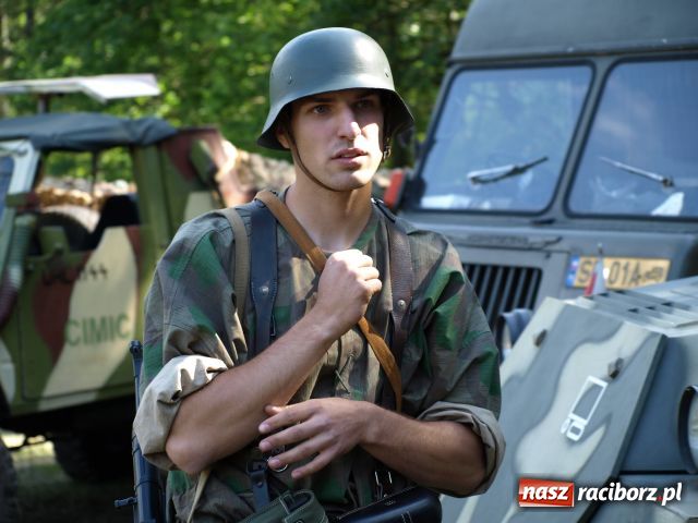 Zdjęcie w galerii na portalu naszraciborz.pl: Piknik militarny w Szymocicach wiadomości z regionu