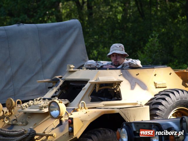 Zdjęcie w galerii na portalu naszraciborz.pl: Piknik militarny w Szymocicach wiadomości z regionu