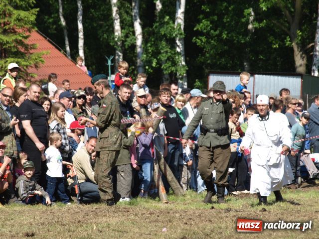 Zdjęcie w galerii na portalu naszraciborz.pl: Piknik militarny w Szymocicach wiadomości z regionu