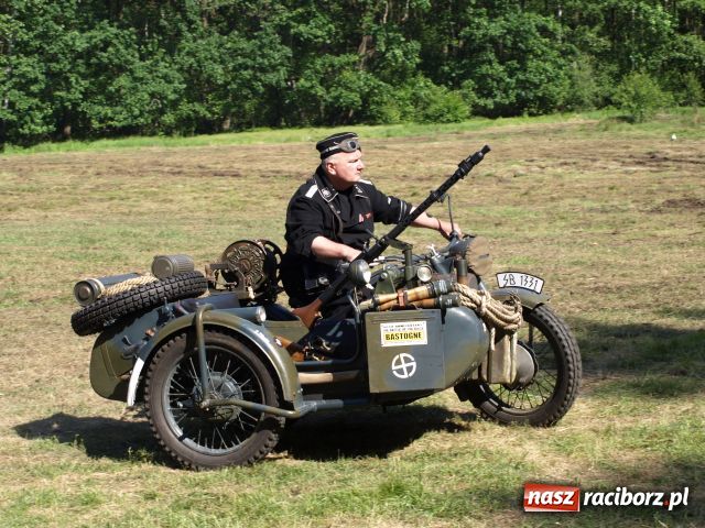 Zdjęcie w galerii na portalu naszraciborz.pl: Piknik militarny w Szymocicach wiadomości z regionu