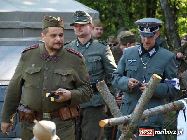 Zdjęcie w galerii na portalu naszraciborz.pl: Piknik militarny w Szymocicach wiadomości z regionu