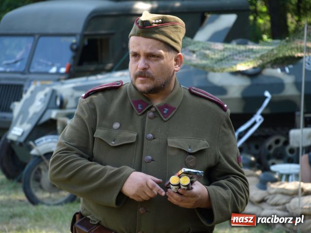 Zdjęcie w galerii na portalu naszraciborz.pl: Piknik militarny w Szymocicach wiadomości z regionu