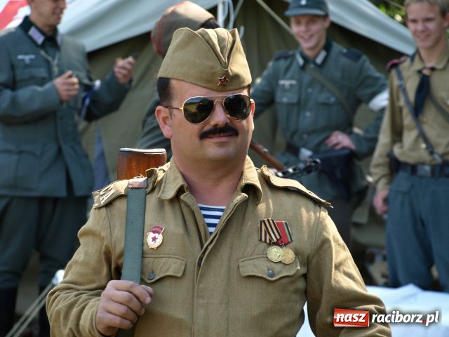 Zdjęcie w galerii na portalu naszraciborz.pl: Piknik militarny w Szymocicach wiadomości z regionu