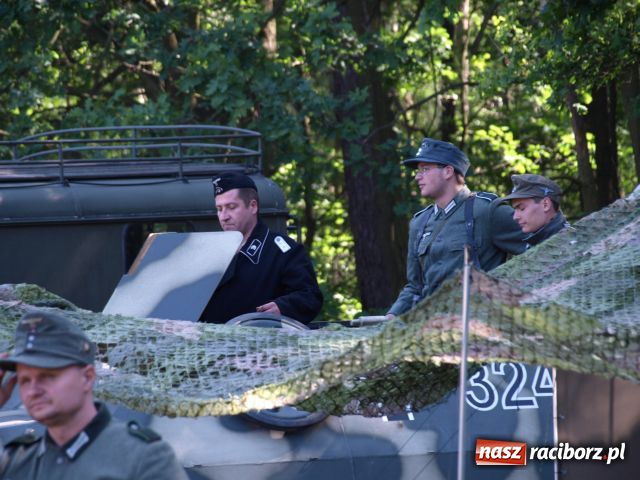 Zdjęcie w galerii na portalu naszraciborz.pl: Piknik militarny w Szymocicach wiadomości z regionu