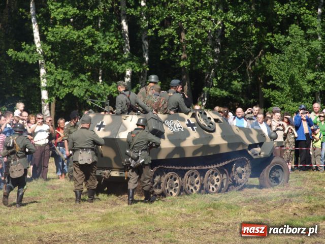 Zdjęcie w galerii na portalu naszraciborz.pl: Piknik militarny w Szymocicach wiadomości z regionu