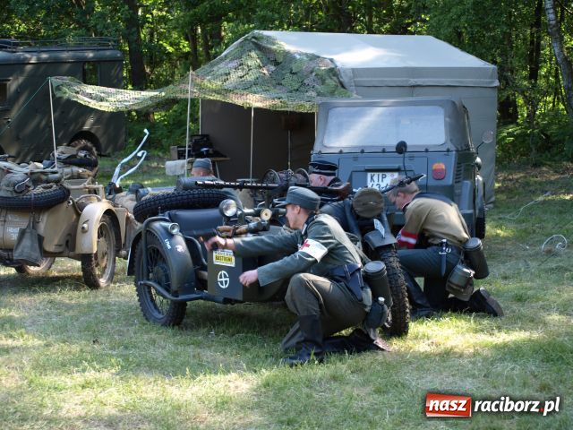 Zdjęcie w galerii na portalu naszraciborz.pl: Piknik militarny w Szymocicach wiadomości z regionu