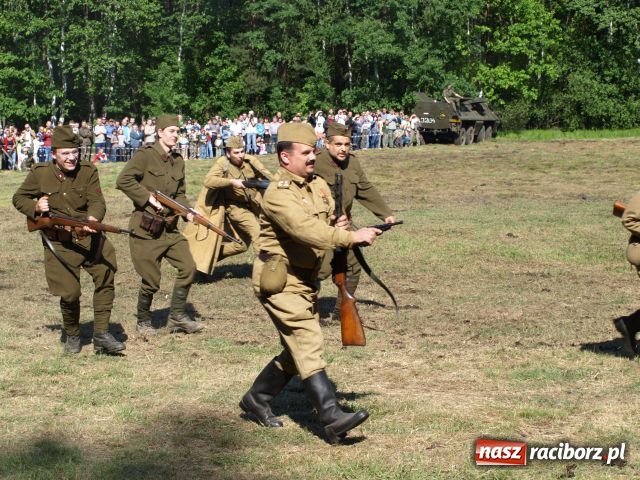 Zdjęcie w galerii na portalu naszraciborz.pl: Piknik militarny w Szymocicach wiadomości z regionu