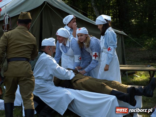 Zdjęcie w galerii na portalu naszraciborz.pl: Piknik militarny w Szymocicach wiadomości z regionu