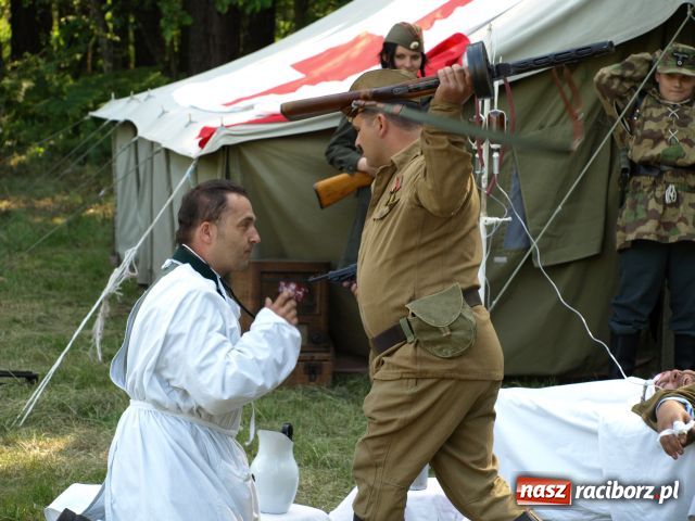 Zdjęcie w galerii na portalu naszraciborz.pl: Piknik militarny w Szymocicach wiadomości z regionu