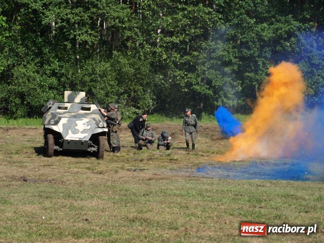 Zdjęcie w galerii na portalu naszraciborz.pl: Piknik militarny w Szymocicach wiadomości z regionu