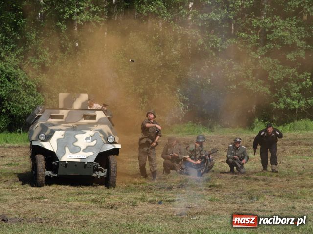 Zdjęcie w galerii na portalu naszraciborz.pl: Piknik militarny w Szymocicach wiadomości z regionu