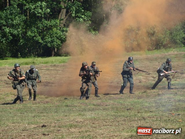 Zdjęcie w galerii na portalu naszraciborz.pl: Piknik militarny w Szymocicach wiadomości z regionu