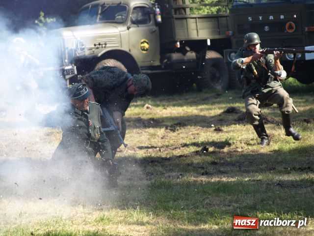 Zdjęcie w galerii na portalu naszraciborz.pl: Piknik militarny w Szymocicach wiadomości z regionu