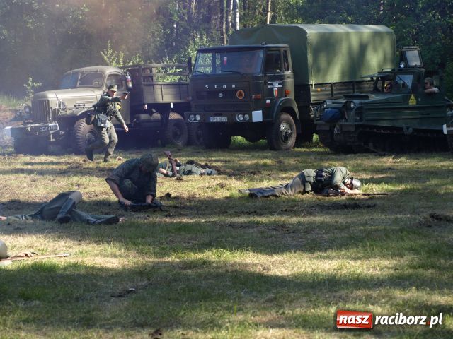 Zdjęcie w galerii na portalu naszraciborz.pl: Piknik militarny w Szymocicach wiadomości z regionu