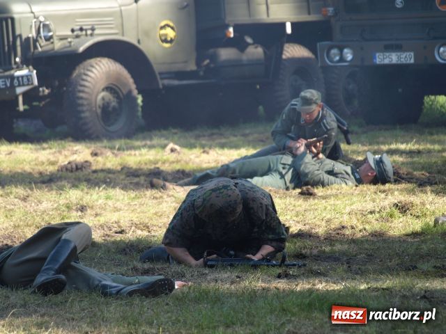 Zdjęcie w galerii na portalu naszraciborz.pl: Piknik militarny w Szymocicach wiadomości z regionu