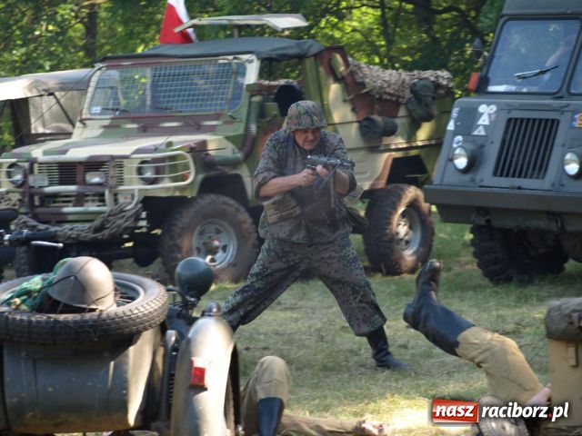 Zdjęcie w galerii na portalu naszraciborz.pl: Piknik militarny w Szymocicach wiadomości z regionu