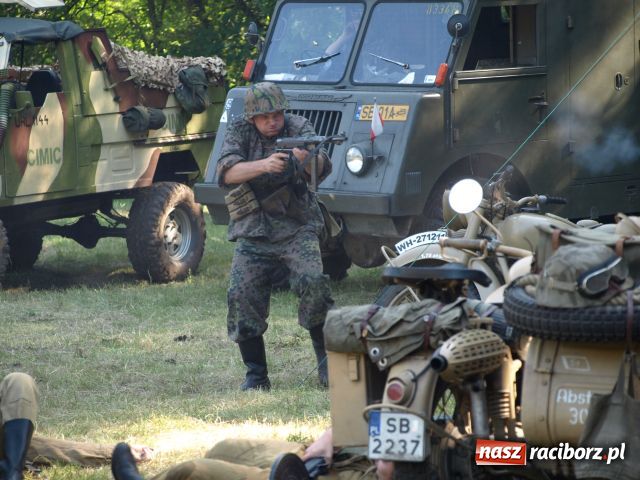 Zdjęcie w galerii na portalu naszraciborz.pl: Piknik militarny w Szymocicach wiadomości z regionu