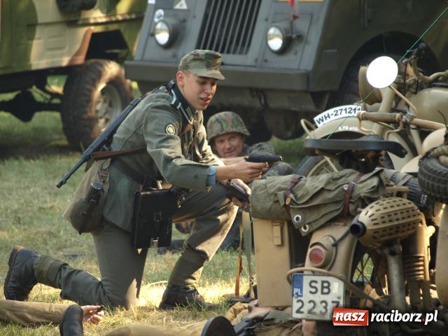 Zdjęcie w galerii na portalu naszraciborz.pl: Piknik militarny w Szymocicach wiadomości z regionu