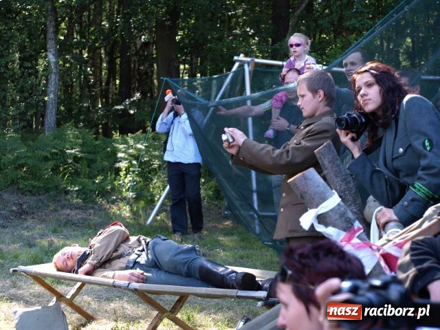 Zdjęcie w galerii na portalu naszraciborz.pl: Piknik militarny w Szymocicach wiadomości z regionu