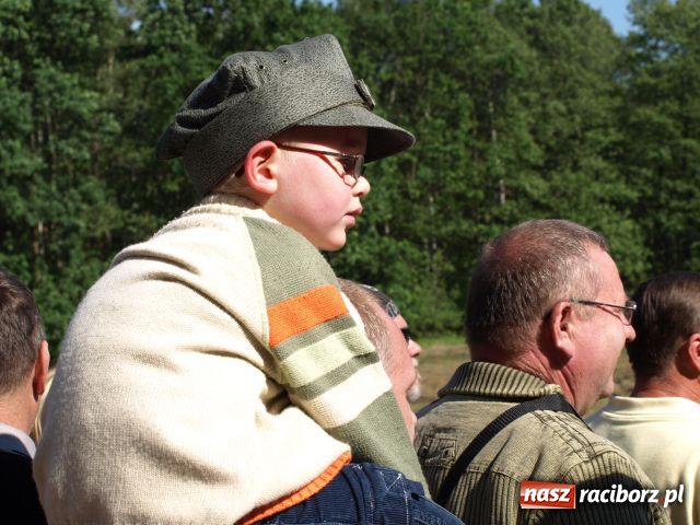 Zdjęcie w galerii na portalu naszraciborz.pl: Piknik militarny w Szymocicach wiadomości z regionu