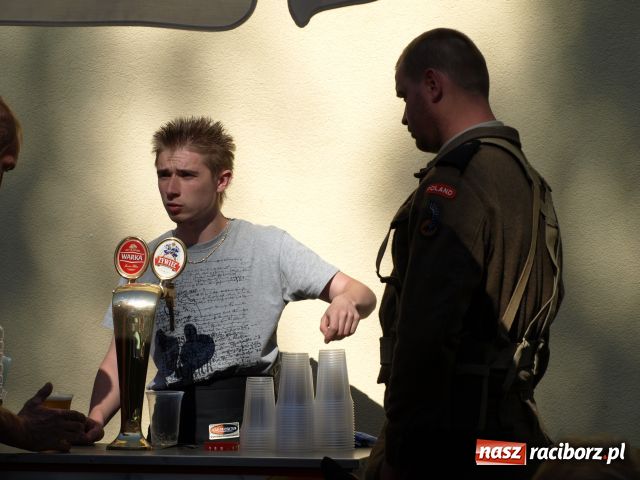 Zdjęcie w galerii na portalu naszraciborz.pl: Piknik militarny w Szymocicach wiadomości z regionu