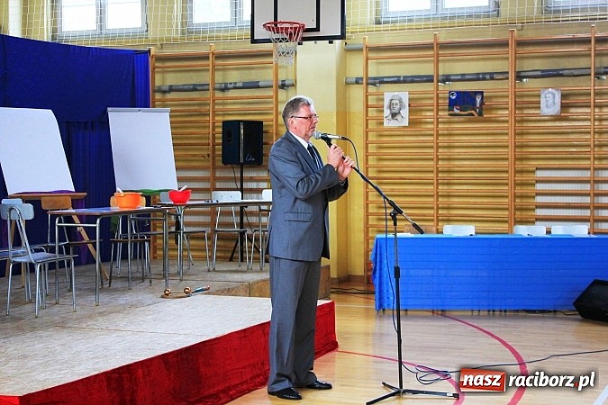 Zdjęcie w galerii na portalu naszraciborz.pl: Święto patrona w II LO na wesoło wiadomości z regionu