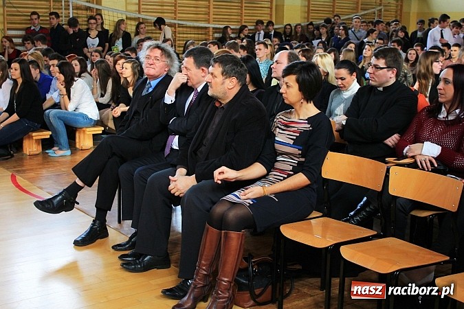 Zdjęcie w galerii na portalu naszraciborz.pl: Święto patrona w II LO na wesoło wiadomości z regionu