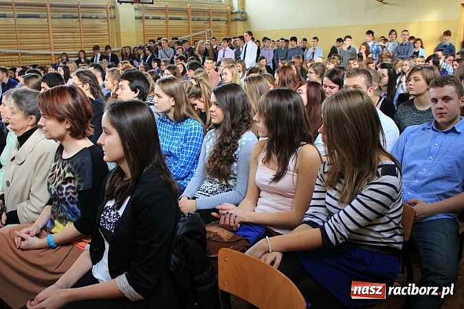 Zdjęcie w galerii na portalu naszraciborz.pl: Święto patrona w II LO na wesoło wiadomości z regionu