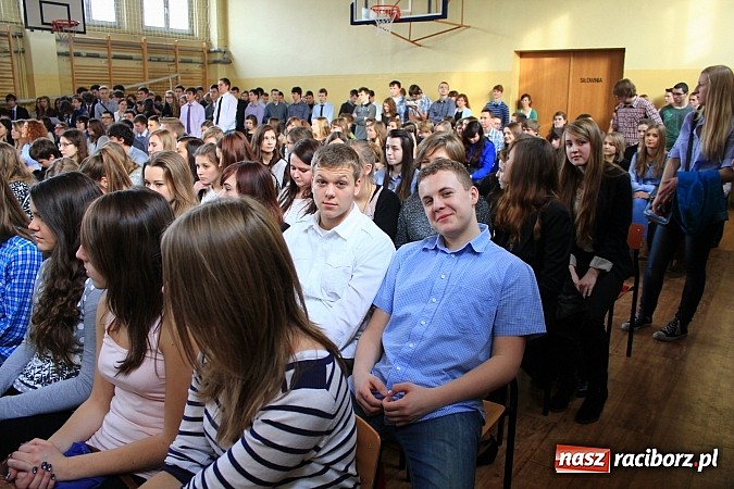 Zdjęcie w galerii na portalu naszraciborz.pl: Święto patrona w II LO na wesoło wiadomości z regionu
