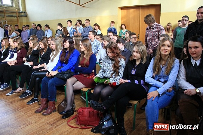 Zdjęcie w galerii na portalu naszraciborz.pl: Święto patrona w II LO na wesoło wiadomości z regionu