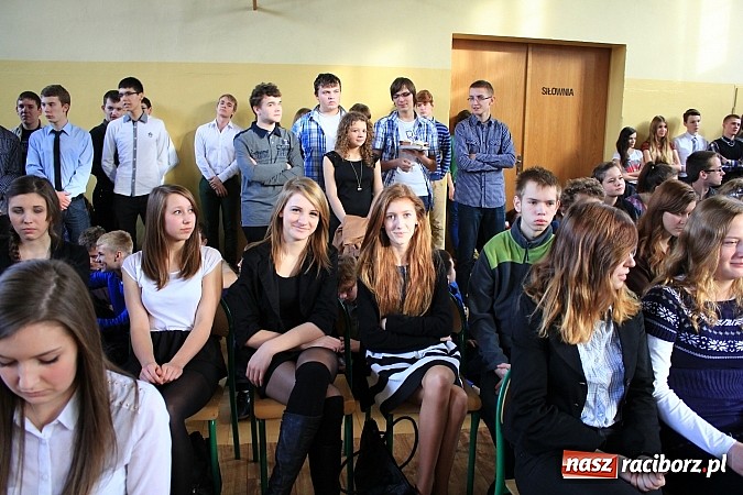 Zdjęcie w galerii na portalu naszraciborz.pl: Święto patrona w II LO na wesoło wiadomości z regionu