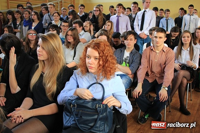 Zdjęcie w galerii na portalu naszraciborz.pl: Święto patrona w II LO na wesoło wiadomości z regionu