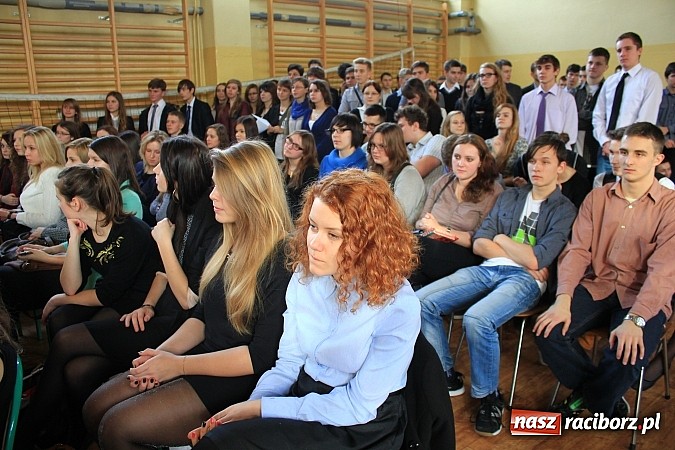 Zdjęcie w galerii na portalu naszraciborz.pl: Święto patrona w II LO na wesoło wiadomości z regionu